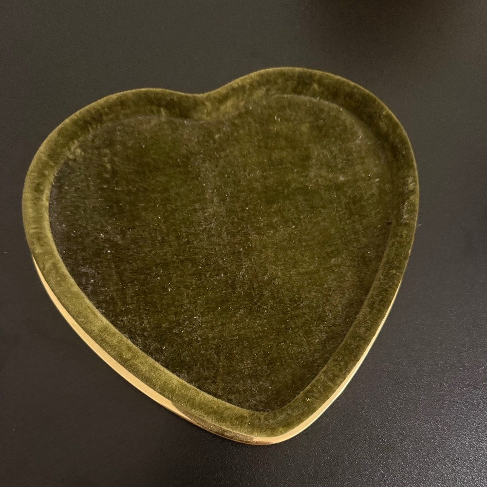 AERIN Valentina Velvet Heart Tray in Green - Picture 5 of 7